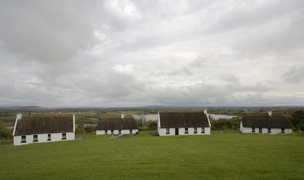 Corofin Lake Cottages Ruang foto