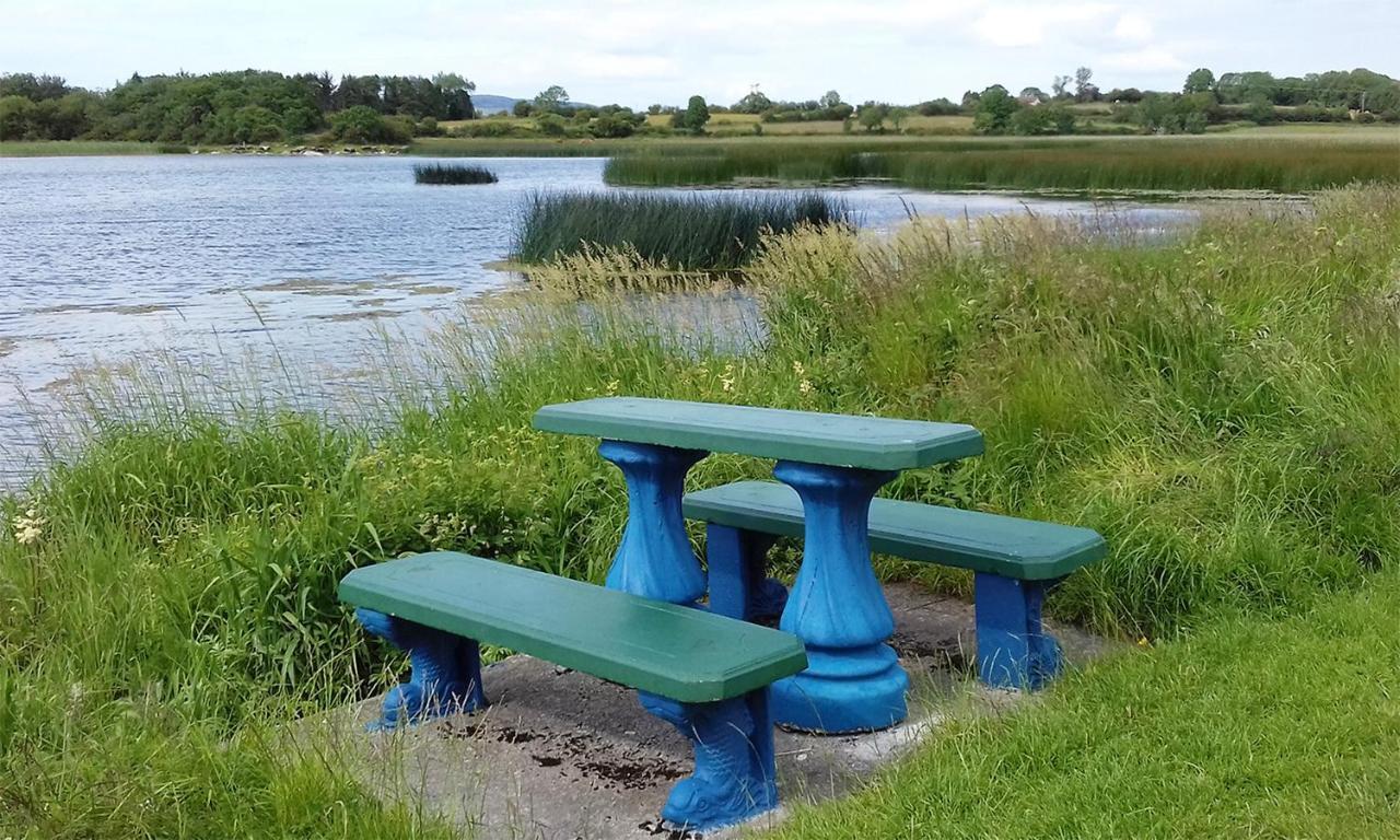 Corofin Lake Cottages Bagian luar foto